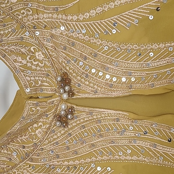 Arabic dress - Picture 1 of 3